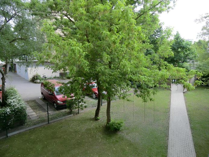 Altbauflair in Wilmersdorf: Saniertes 2,5-Zimmer-Apartment – Garten im Innenhof