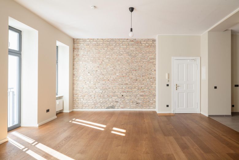 Emplacement exceptionnel à Kreuzberg : Graefestraße 80, superbe appartement de 4,5 pièces disponible immédiatement ! – Wohnloft Essplatz mit Dekowand