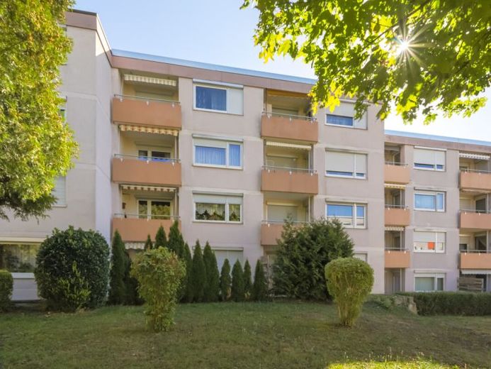 Zadbane 3-pokojowe mieszkanie własnościowe z garażem – Zdjęcie 1