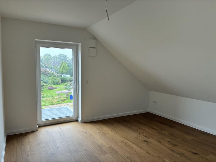 Erstbezug – Moderne Dachgeschosswohnung im KfW-40-Standard – Schlafzimmer