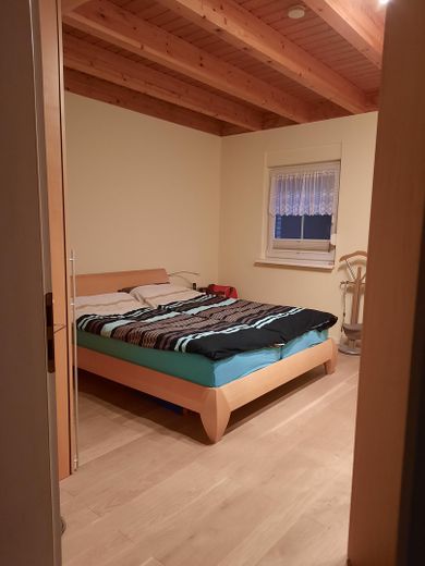 Splendida casa bifamiliare con vista sul lago – Schlafzimmer EG