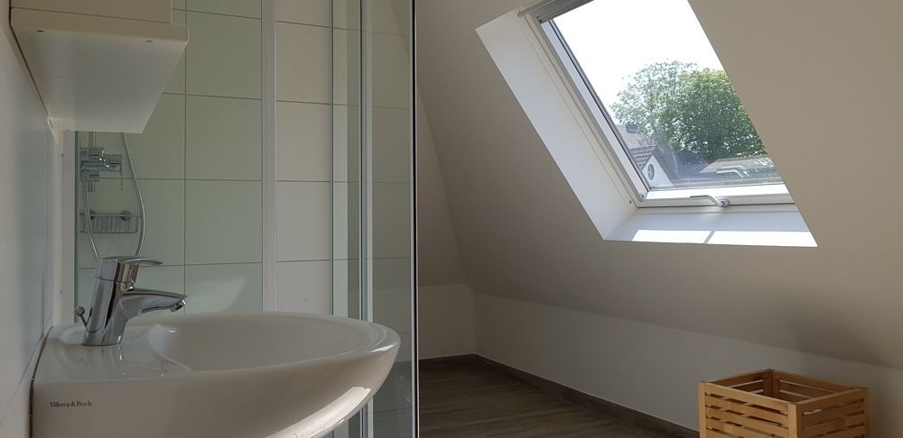 Stilvolle 3-Zimmer-Altbauwohnung mit offener Galerie -Tolle Wohnatmosphäre in ruhiger Lage – Badezimmer