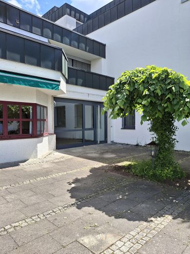 Baienfurt - Gewerbefläche in zentraler Lage zu vermieten – Fensterfront Westseite