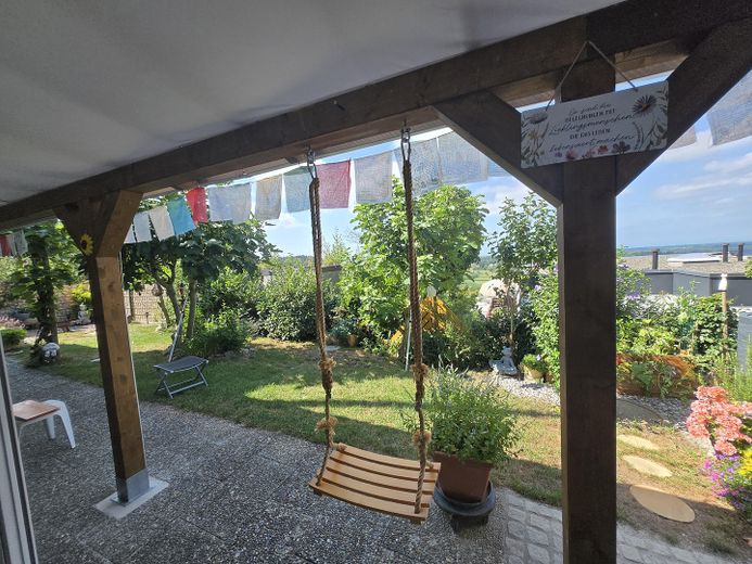 Einfamilienhaus in traumhafter Lage mit Panoramablick auf Bodensee und Schweizer Berglandschaft – Terrasse und Garten 1