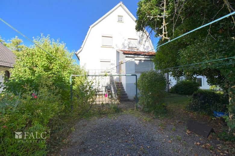 Großes Grundstück mit Handwerkerhaus – Außenansicht