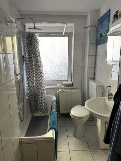 Kassel - Wehlheiden/Mitte: Tolle 3-ZKB-Wohnung mit Süd-Balkon! – Badezimmer mit Badewanne