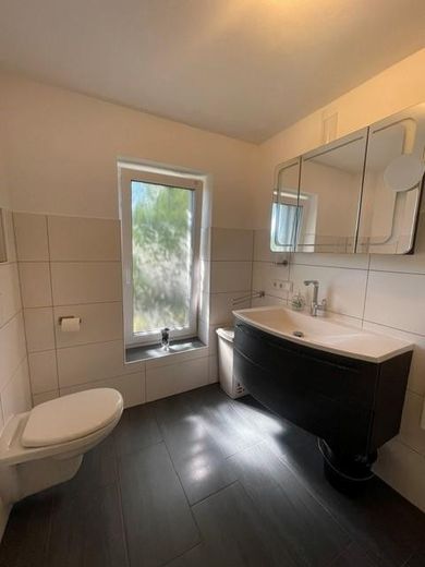 gemütliche 2-Zimmerwohnung inkl. EBK im EG – Duschbad