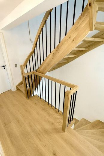 Aktionspreis! 99 % bezugsbereit – Mittelhaus in Teugn  - 100.000 € KfW-Förderung – Treppe