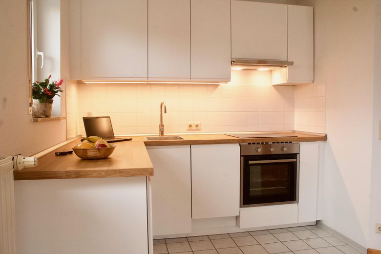 Apartamento de 1 habitación en planta baja con terraza - cocina equipada moderna y cabina de ducha – Foto 1