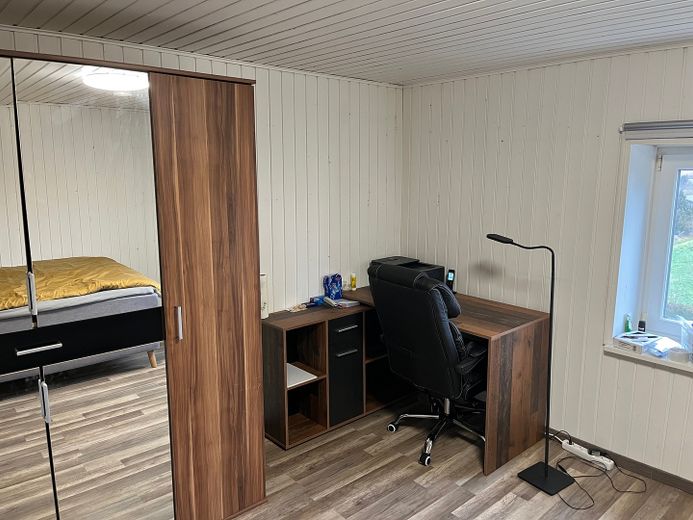 Büro im Schalfzimmer 5