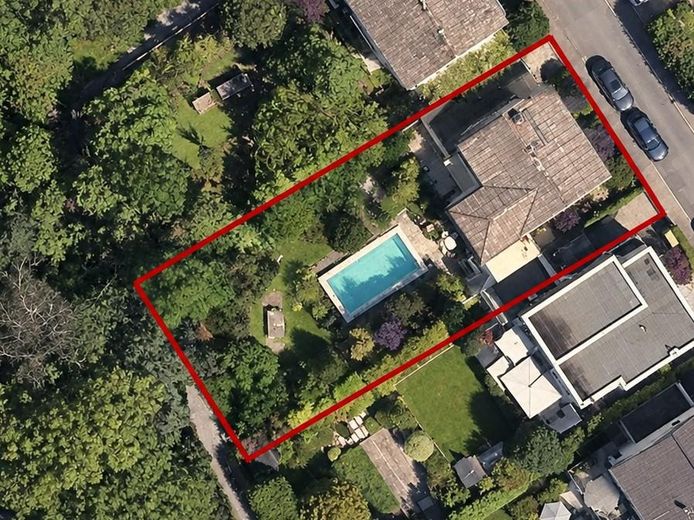 >700 m² “Daha güzeli olamaz!” konumunda, korunabilecek veya yeniden tasarlanabilecek büyük evle – von oben