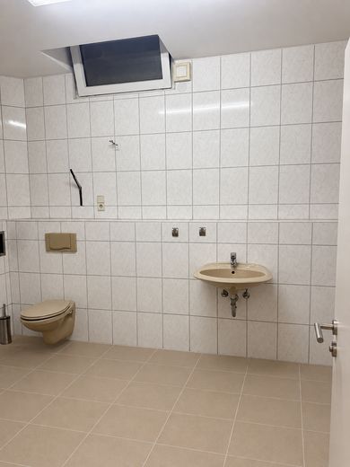 Сучасне офісне приміщення в оренду з підігрівом підлоги – Фотографія 11