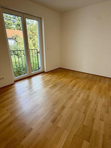 Luminosissimo appartamento di 2 locali di altissima qualità, metropolitana/tram a 3 min, con wallbox/climatizzazione/cucina nuova, vicino al parco – Ruhiges Schlafzimmer