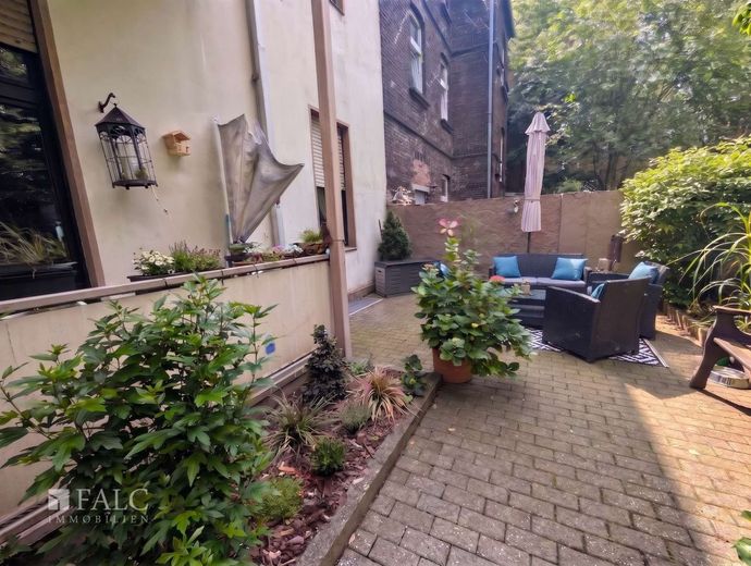 Grundsolides 9-FH in GE-Ückendorf: Hoher Cashflow &amp; massive Mietreserve bei 822 EUR/m² – Terasse links 2