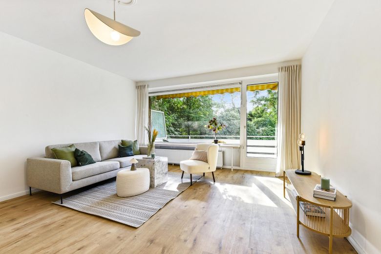 Appartement moderne de 4 pièces, rénové, première occupation et sans commission – Photo 2