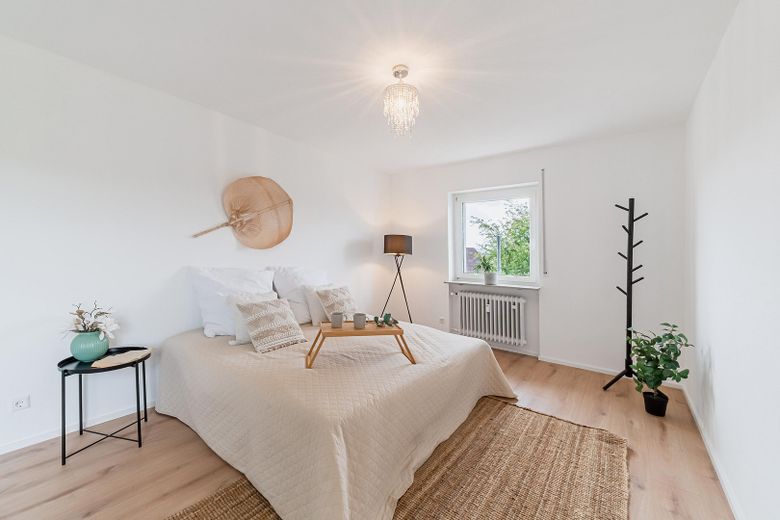 Hochwertig modernisierte 4-Zimmer-Wohnung mit Loggia & Garage in ruhiger Lage von Ehningen – Schlafzimmer