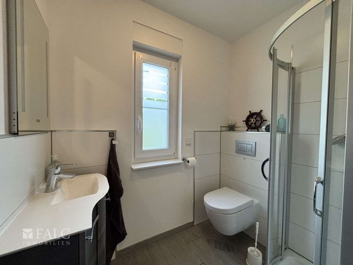 Komfortabel und Modern - ein Zuhause für die Zukunft! – Badezimmer