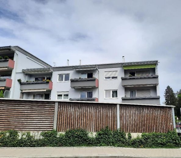 Großzügige 4-Zimmer-Wohnung in Rosenheim mit 2 Bädern & 2 Balkonen – Gebäude Aussenansicht