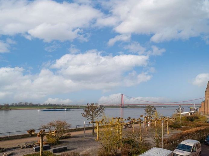 Wohnen am Rhein: Balkon, Ausblick und Raum für Ihre eigenen Ideen – Foto 1
