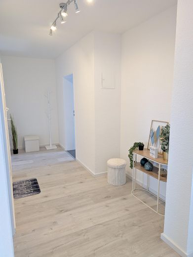 PROVISIONSFREI - sofort einziehen - Helle 3-Zimmerwohnung mit Blick zur Pfalz, komplett renoviert – Flurbereich