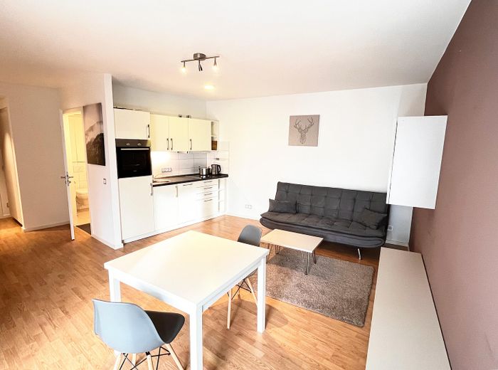 5,2 % de rentabilidad | Obra nueva en Berlín-Adlershof | sin límite de alquileres | totalmente amueblado – Wohnzimmer Kochbereich
