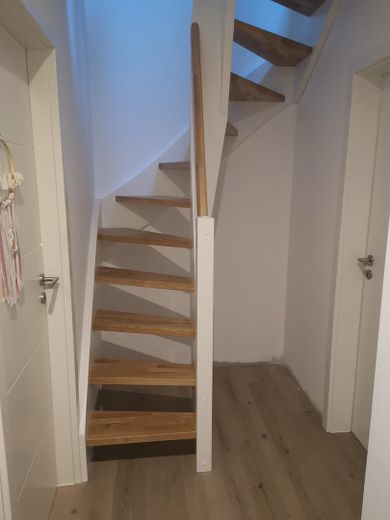 Charmantes Einfamilienhaus in ruhiger 2. Reihe – Flur OG