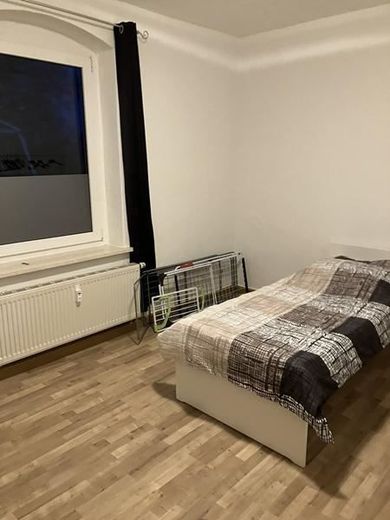 Gemütliche 3-Zimmer mit Mobiliar, Laminat, Dusche und EBK in ruhiger Lage! – IMG_3722