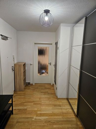 Schöne, ruhige und helle 3-Zimmerwohnung gegenüber Skyline Plaza – Flur