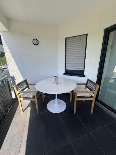 Moderne Neubau-Wohnung mit Einbauküche, Loggia + Terrasse! – Foto 1