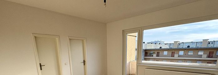 Erstbezug nach Sanierung – Moderne 2-Zimmer-Wohnung nahe Kurfürstendamm – Wohnzimmer