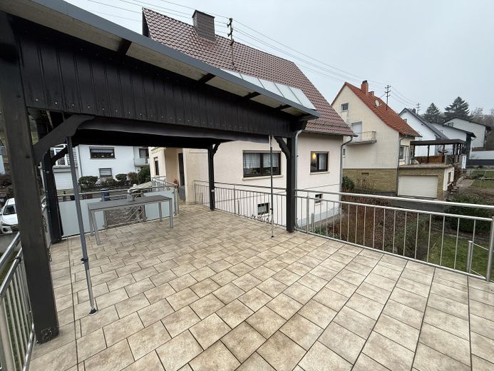 Terrasse über Garage