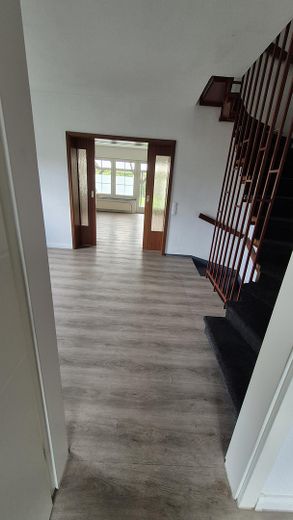Casa a schiera di testa ben tenuta con giardino recintato e posto auto coperto – Esszimmer