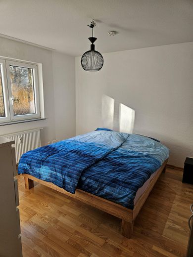 Schöne, ruhige und helle 3-Zimmerwohnung gegenüber Skyline Plaza – Schlafzimmer