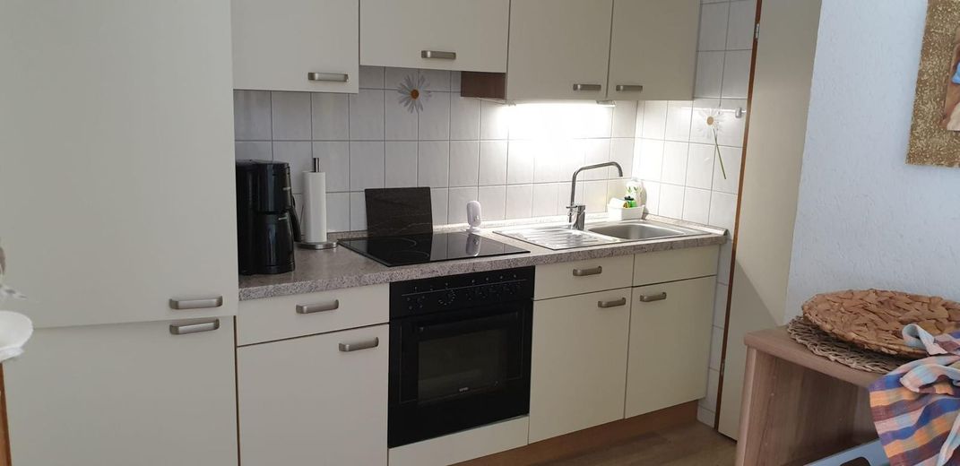 Möbliert und bezugsfertig: 2-Zimmer-Wohnung nahe Büsum – Küche