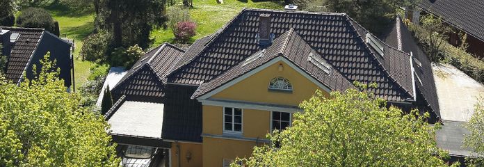 Villa mit Gutshauscharakter auf 3500m²-unverbaubarer Seeblick in Kieler Stadtrandlage – Traumhaus am See-Luftaufnahme