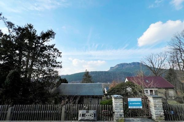 BAUGRUNDSTÜCK MIT WOCHENENDHAUS ZU VERKAUFEN