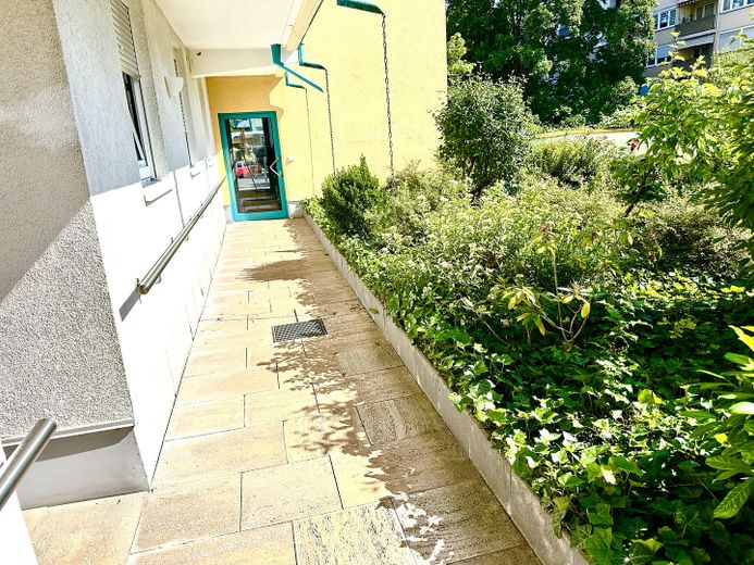 Elegante 2-Zi.-Garten-Whg mit vielen Extras - Nähe S-Bahn Stein - gegenüber Neukirchpark – Wohnungseingang über Treppenh.