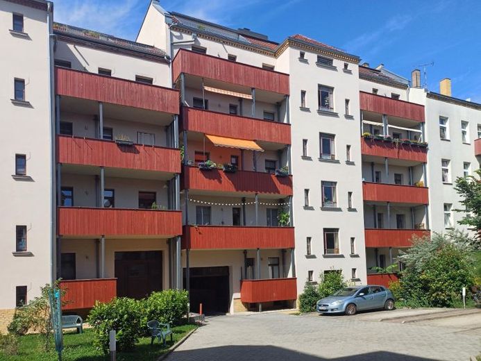 Klasse DG-Wohnung mit 12 m²-Loggia! + Lift + FuBo-Heizung + Parkett + Gäste-WC + Wanne/Dusche + Edle Ausstattung – Foto 1