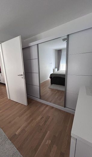 Moderne 2-Zimmer-Neubauwohnung mit hochwertiger EBK - Stilvoll wohnen in bester und ruhiger Lage – Schlafzimmer 2