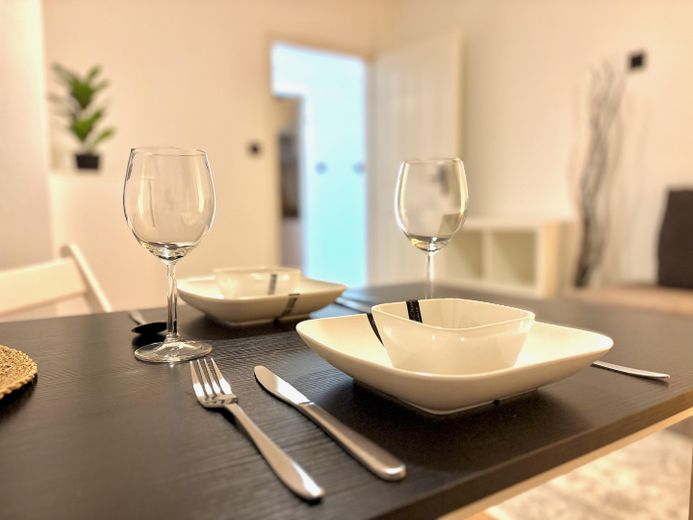 Renovierte 3-Zimmer-Eigentumswohnung | Bezugsfrei | Neuer Vinylboden – Wohnzimmer
