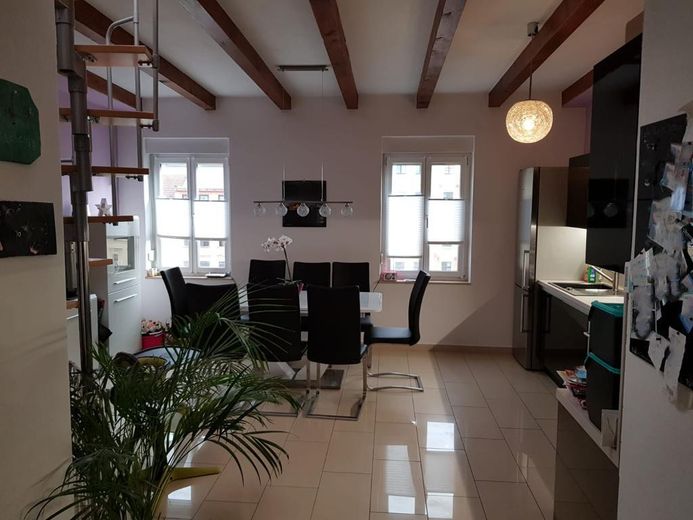 Appartement au dernier étage avec grande terrasse et cheminée !!! – Küche mit Wohnbereich