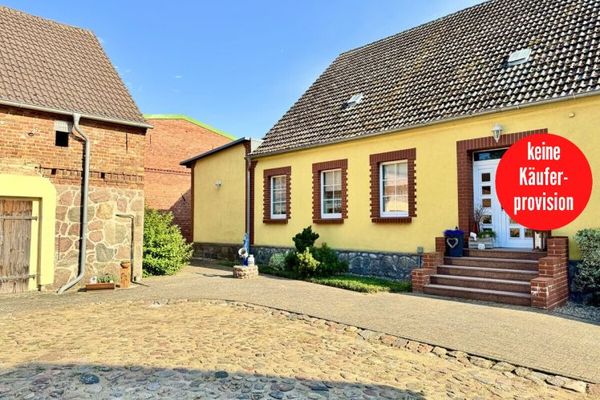 HORN IMMOBILIEN++ Doppelhaushälfte mit großem Nebengebäude und vielseitigen Nutzungsmöglichkeiten