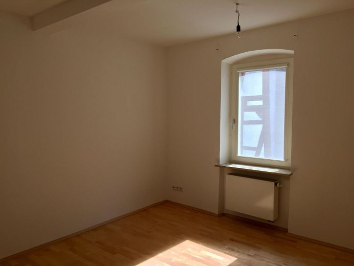 Altstadt-Stadthaus mit Mainblick, Dachterrasse, Mieteinnahmen & Ausbaupotenzial – provisionsfrei – Wohnung 63 qm