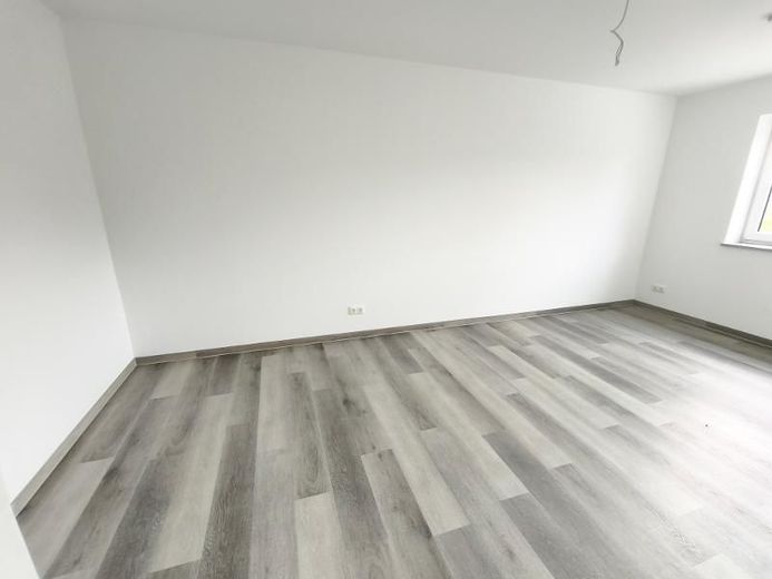 2 Zi. Wohnung (Nr. 8) im OG mit Balkon – Schlafzimmer Bild 1