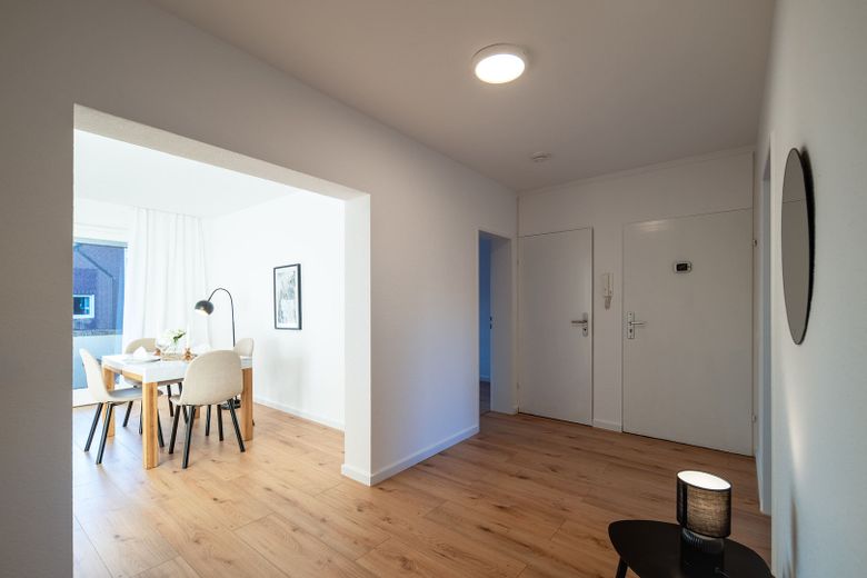Leere, provisionsfreie und helle 3-Zi.-Whg. mit Balkon und Stellplatz – Eingangsbereich / Diele
