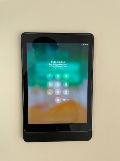 Luxus-Penthouse-Wohnung in traumhafter Lage mit Privatseenutzung – Ipad - KNX-Steuerung