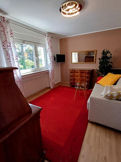 Modernisiertes Familienhaus mit Sonnengarten, Garage & Ausbaureserve – Arbeits-/oder Schlafzimmer