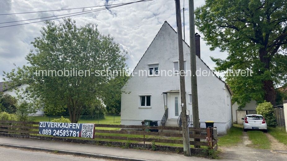Bauträger oder Bauherren gesucht!
Wohnbaugrundstück für
bis zu zwei Gebäudekörper – Straßenansicht