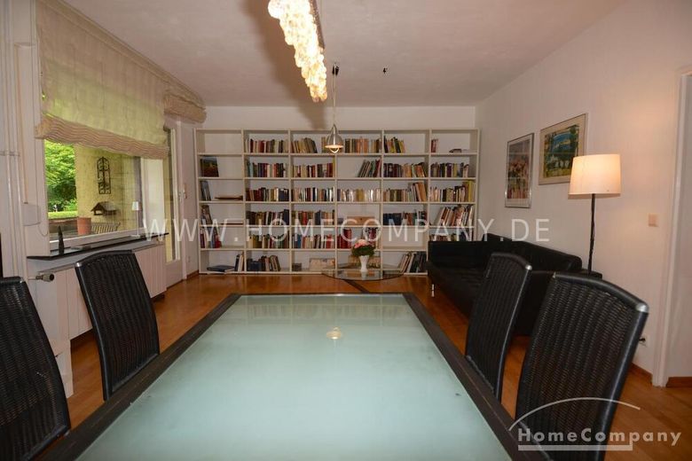 Helle und stilvoll möblierte Wohnung mit großem Balkon und Gartenblick – b7f8f9c7b4a272351e03abb9c23b3ca6c3d44b13.jpg