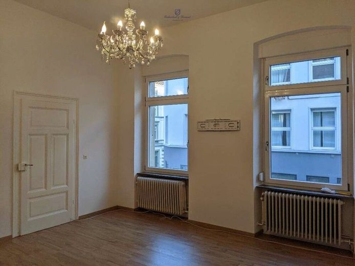 Vermietetes Wohn- und Geschäftshaus mit 10 Einheiten, Top-Rendite in guter Lage – WHG 3 1.OG